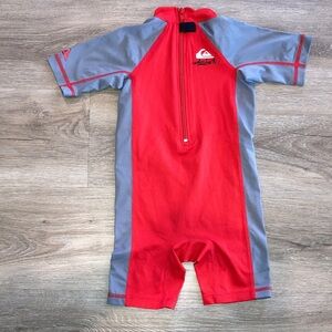 Quiksilver Kids Red and Gray Rashguard Size 3T